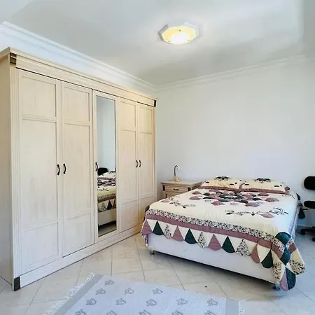 Villa Sahile Yakin Havuzlu *