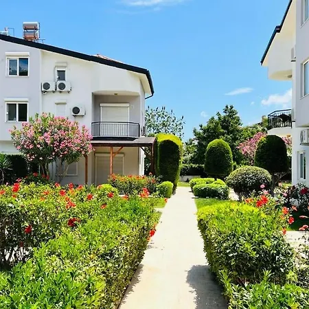 Sahile Yakin Havuzlu Villa