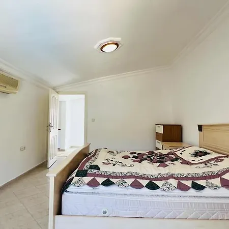 Sahile Yakin Havuzlu Villa *