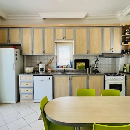 Sahile Yakin Havuzlu Villa