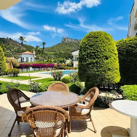 Sahile Yakin Havuzlu Villa *